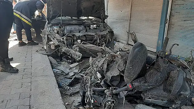 Otomobil, motosiklete ve duvara çarptı 1 ölü, 1 yaralı
