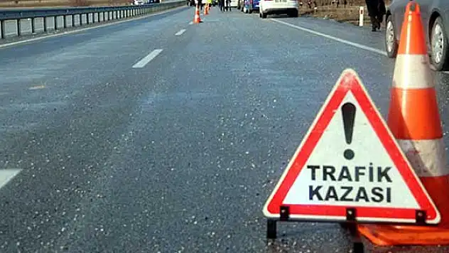 Otomobil, öğrenci servisiyle çarpıştı: 6 yaralı