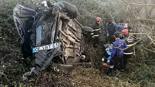 Otomobil şarampole devrildi 1 yaşındaki bebek öldü, 3 yaralı

