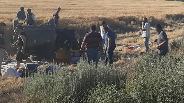 Otomobil şarampole devrildi tekvando hocası öldü, sporcu 4 çocuk yaralandı

