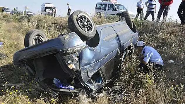 Otomobil Şarampole Takla Attı: 3 yaralı