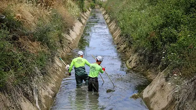 Otomobil sulama kanalına düştü: 9 yaşındaki çocuk aranıyor
