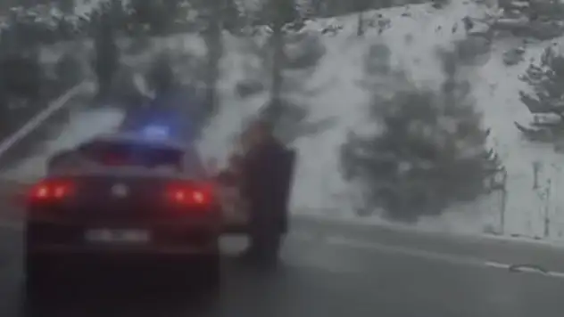 Otomobil tankere çarptı 1'i polis, 2 kişi hayatını kaybetti
