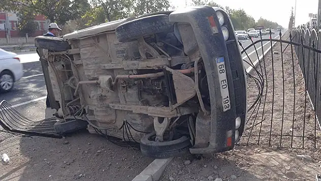Otomobil Tır'a Çarpmamak İçin Takla Attı: 3 Yaralı