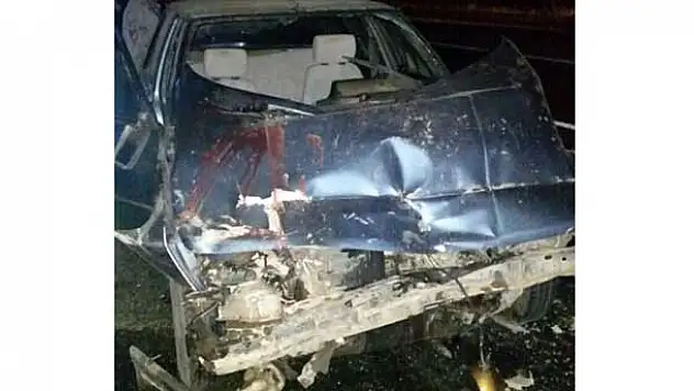 Otomobil traktör römorkuna çarptı: 3 yaralı