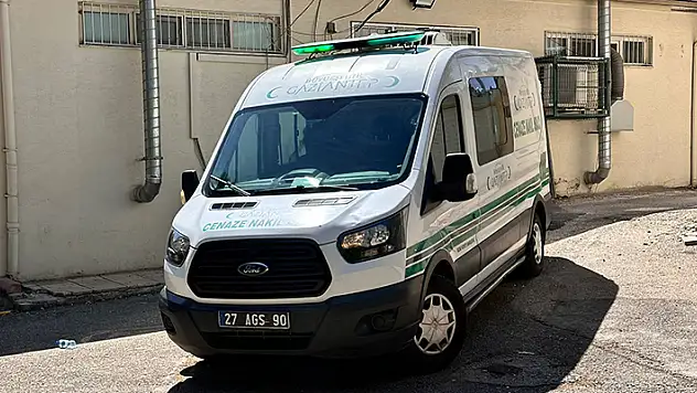 Otomobil traktöre arkadan çarptı: 2 ölü, 3 yaralı

