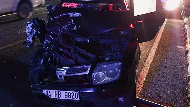 Otomobil traktöre çarptı: 1 ölü, 2 yaralı
