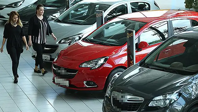 Otomobilde kırmızı ve maviye talep artıyor