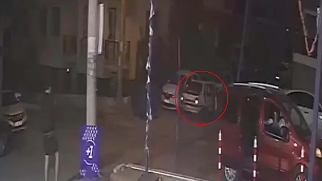 Otomobilde tabancayla oynayan genç, ağabeyini öldürdü
