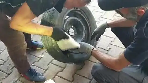 Otomobilden 8 kilo uyuşturucu çıktı, 'İçmek için toplu satın aldık' dedi
