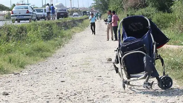 Otomobilin çarptığı anne ve bebeği hayatını kaybetti