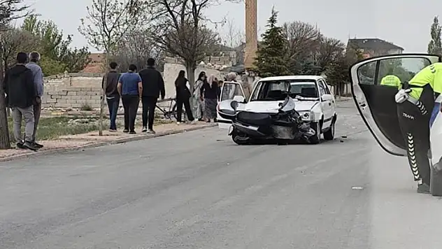 Otomobilin çarptığı elektrikli bisiklet sürücüsü öldü
