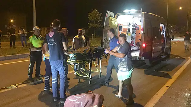 Otomobilin çarptığı motosikletteki kadın öldü
