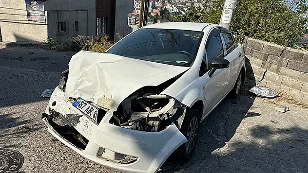 Otomobilin freni boşaldı, iki araca çarptı 4 yaralı