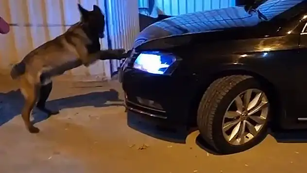Otomobilin motor bölümünden 3 kilo kokain çıktı

