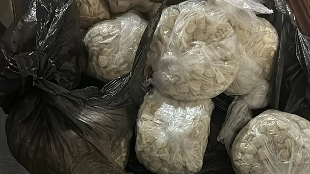 Otomobilinde 33 bin 306 adet uyuşturucu hap ile yakalandı
