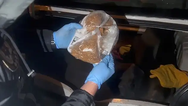 Otomobilinde uyuşturucu ve çelik yelek çıkan şahıs tutuklandı

