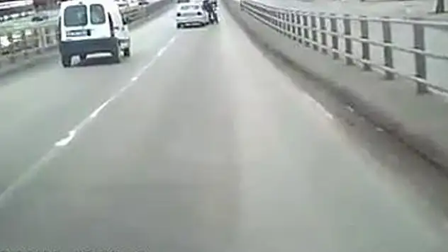 Otomobiliyle motosiklete çarpan sürücü yakalandı