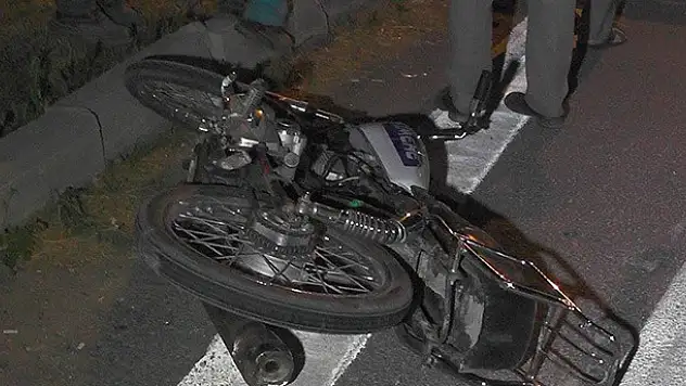 Otomobille Motosiklet Çarpıştı : 1 Yaralı