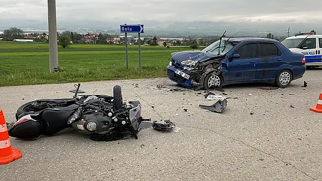 Otomobille motosiklet çarpıştı: 2'si ağır 6 yaralı