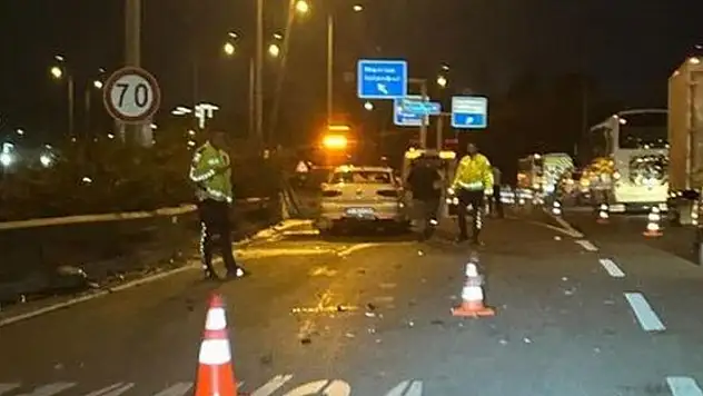 Otomobille motosiklet çarpıştı: 3 ölü!
