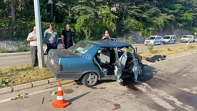 Otomobiller çarpıştı: 1 ölü, 7 yaralı
