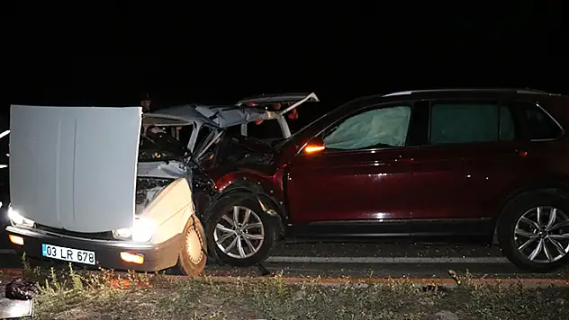 Otomobiller çarpıştı evli çift öldü, 2'si çocuk 4 yaralı
