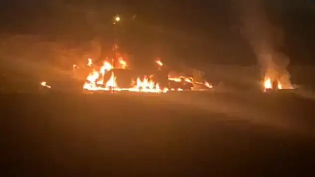 Otoyolda çarpışan 2 tır alev aldı 1 ölü, 1 yaralı
