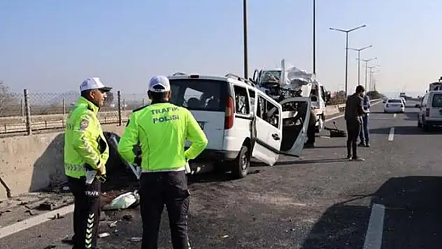Otoyolda ters yön dehşeti: 3 kişi hayatını kaybetti 