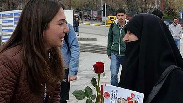 Oy isteyen vekil adayını, oğluna istedi