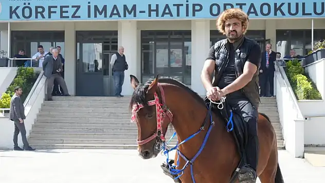 Oy kullanmaya atıyla geldi
