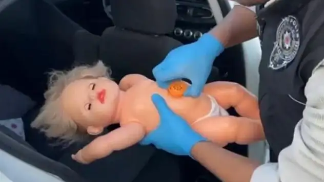 Oyuncak bebekten uyuşturucu çıktı