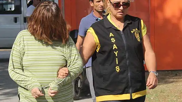 Öz kızına fuhuş yaptırırken yakalandı