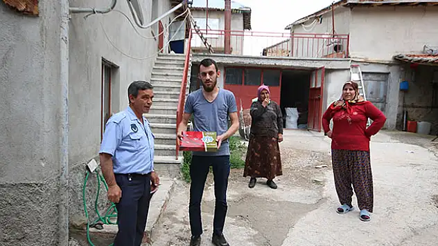 Özaltun'dan askere uğurlacak gençlere anlamlı hediye
