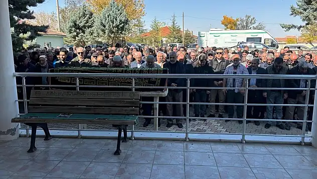 Özcan dualarla uğurlandı