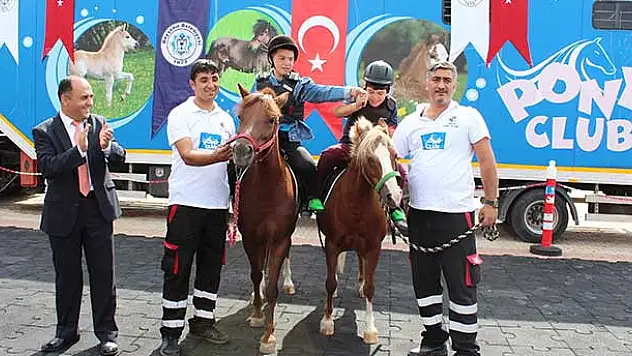 Özel Çocukların At Binme Heyecanı
