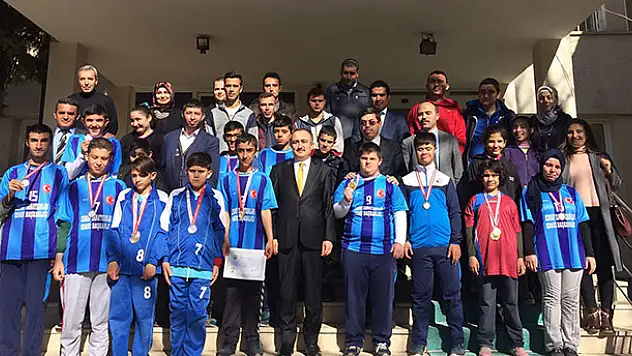 Özel öğrencilerden Kaymakam Bayraktar'a ziyaret