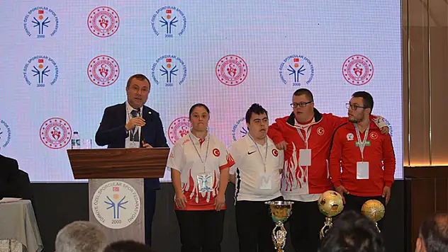 Özel sporcular tarih yazdılar 
