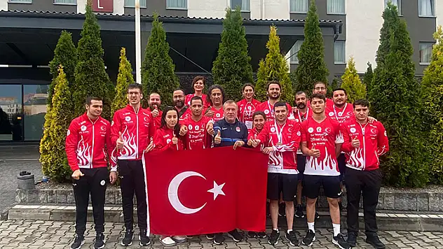 Özel sporculardan 24 madalya
