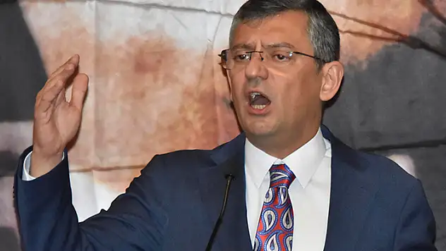 Özgür Özel Konya'da konuştu: Biz birilerinin göstermek istediği gibi onun karşısında, bunun yanında değiliz
