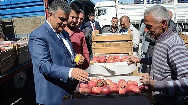 Özgüven hal esnafının sorunlarını dinledi