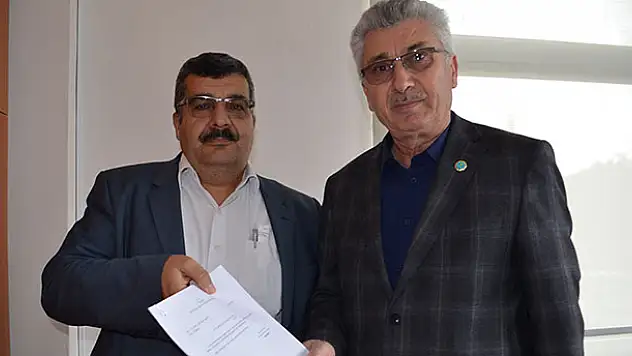 Özoğul, mazbatasını aldı