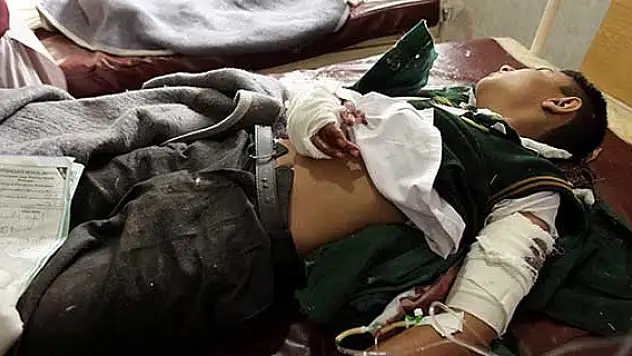 Pakistan'da okula silahlı baskın