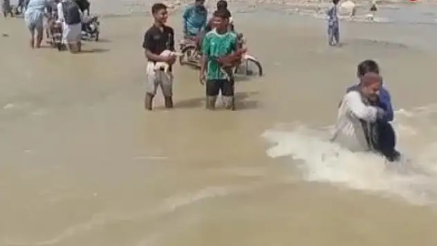 Pakistan'da sel: 5 ölü
