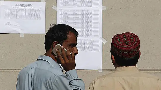 Pakistan'da yolcu uçağı düştü