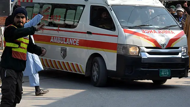 Pakistan'daki bir karakolda yaşanan patlamada 12 polis öldü
