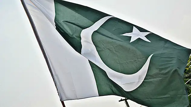 Pakistan'da çöken binada ölü sayısı 16'ya çıktı