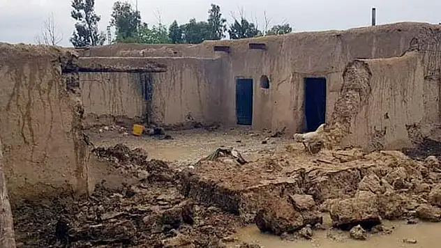 Pakistan'da fırtına: 25 ölü