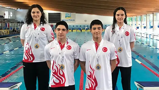 Paletli Yüzme Genç Milli Takımı dünya şampiyonu oldu
