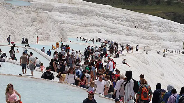 Pamukkale'yi yılbaşından bu yana 1 milyon 149 bini aşkın kişi ziyaret etti
